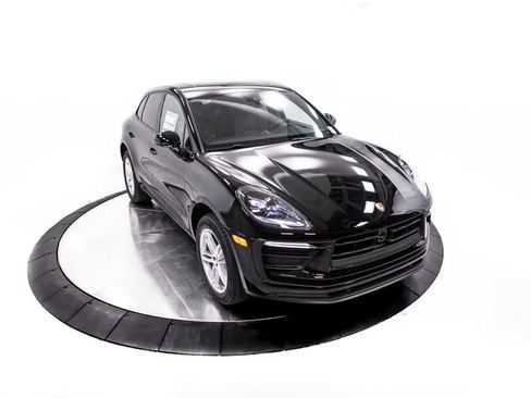Certified 2026 Porsche Macan AWD/4WD image 22