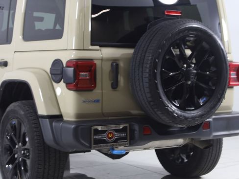Used 2022 Jeep Wrangler Unlimited Sahara AWD/4WD image 22