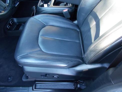 Used 2019 Chrysler Pacifica Touring-L Plus w/ Advanced Safetytec Group image 26