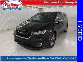 Used 2023 Chrysler Pacifica Limited FWD video 1