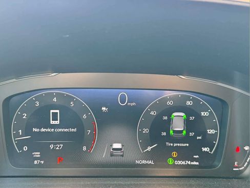 Used 2025 Honda Pilot Elite image 13