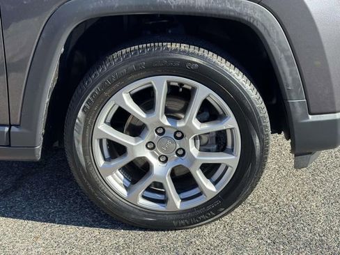 Used 2022 Jeep Compass Latitude image 9