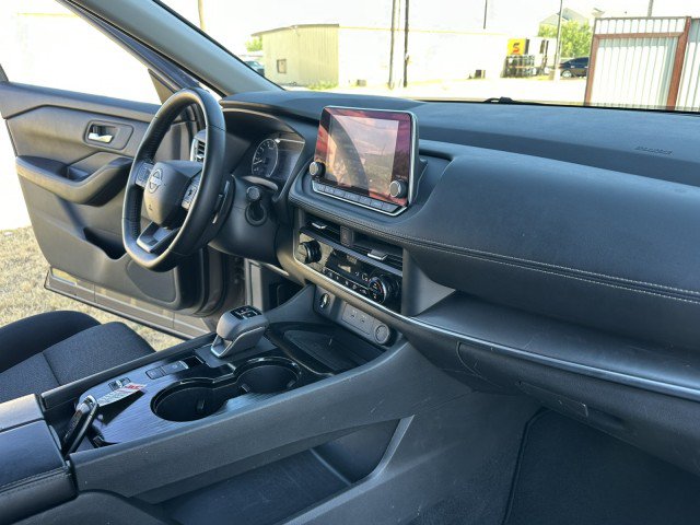 Used 2025 Nissan Rogue SV FWD image 17