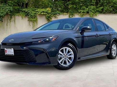 Used 2025 Toyota Camry LE FWD image 3