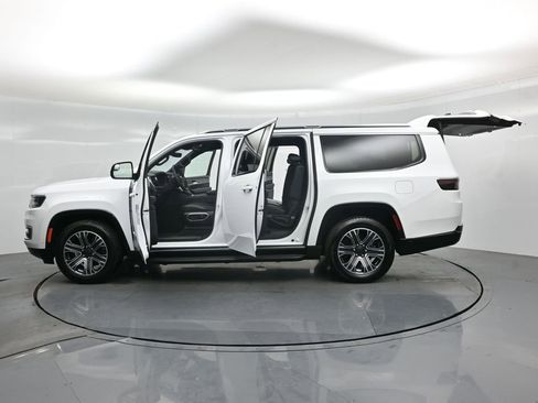 Used 2024 Jeep Wagoneer L Series II image 37