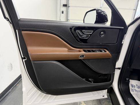 Used 2023 Lincoln Aviator Reserve w/ Jet Appearance Package AWD/4WD image 9