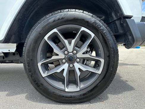 Used 2024 Jeep Wrangler Unlimited image 19