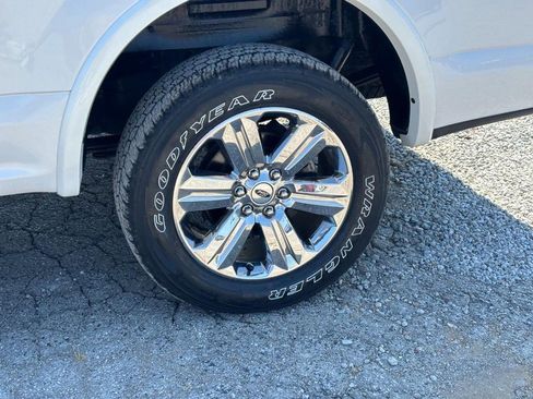 Used 2019 Ford F150 Lariat w/ Equipment Group 502A Luxury AWD/4WD image 12