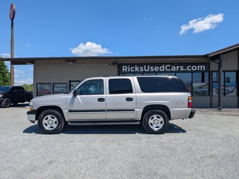 Used 2004 Chevrolet Suburban LS image 10
