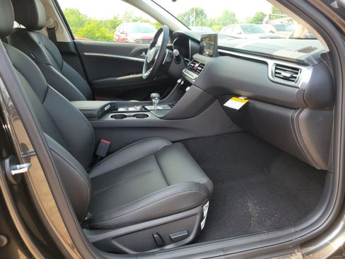 New 2026 Genesis G70 2.5T image 12