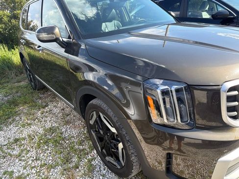 Used 2025 Kia Telluride S FWD image 9