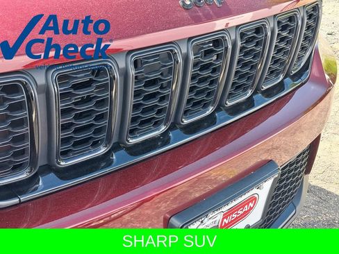 Used 2023 Jeep Grand Cherokee Altitude AWD/4WD image 10