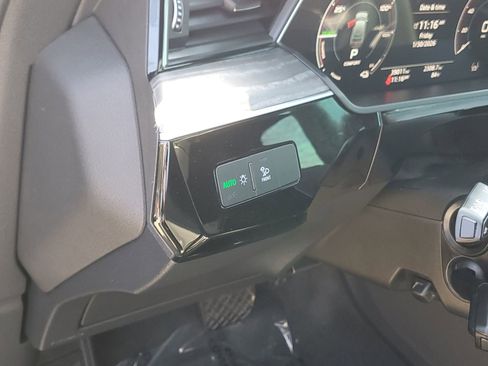 Used 2023 Audi e-tron Premium w/ Convenience Plus Package image 24