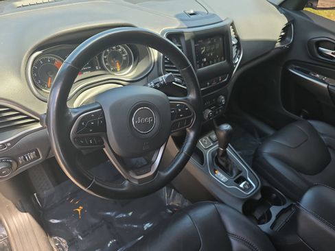 Used 2021 Jeep Cherokee Latitude Lux FWD image 15