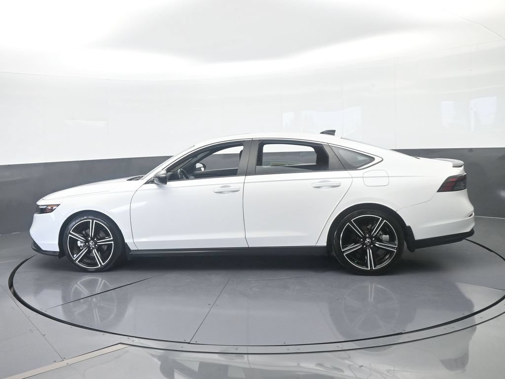 Used 2025 Honda Accord Sport image 3