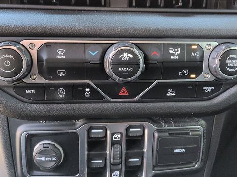 Used 2024 Jeep Wrangler Unlimited Sport image 17