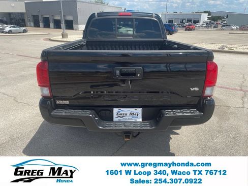 Used 2016 Toyota Tacoma TRD Sport w/ Towing Package RWD image 4