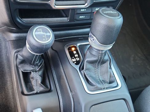 Used 2024 Jeep Gladiator Sport AWD/4WD image 20