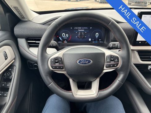 Used 2025 Ford Explorer Active AWD/4WD image 26