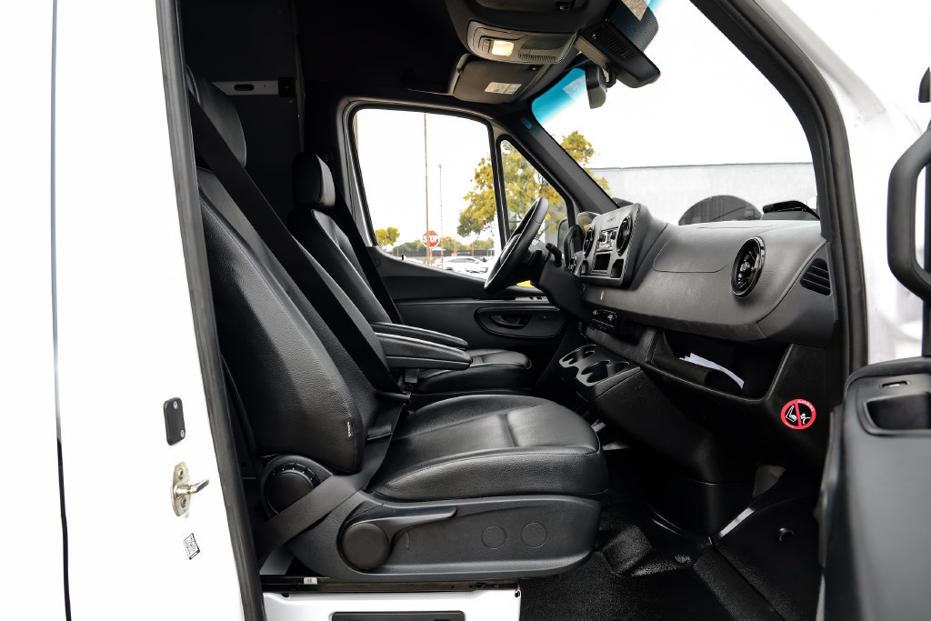 Used 2025 Mercedes-Benz Sprinter 2500 image 34