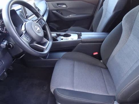 Used 2023 Nissan Rogue SV image 6