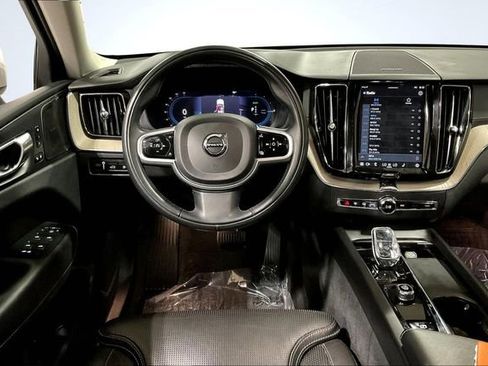 Certified 2022 Volvo XC60 T8 Inscription w/ Advanced Package image 6