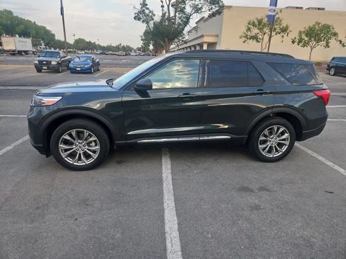 Used 2022 Ford Explorer XLT w/ Equipment Group 202A AWD/4WD image 4