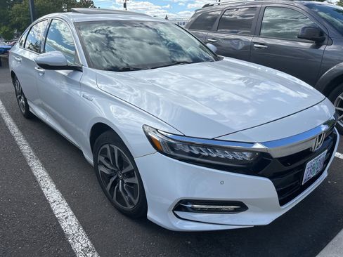 Used 2020 Honda Accord Touring image 3