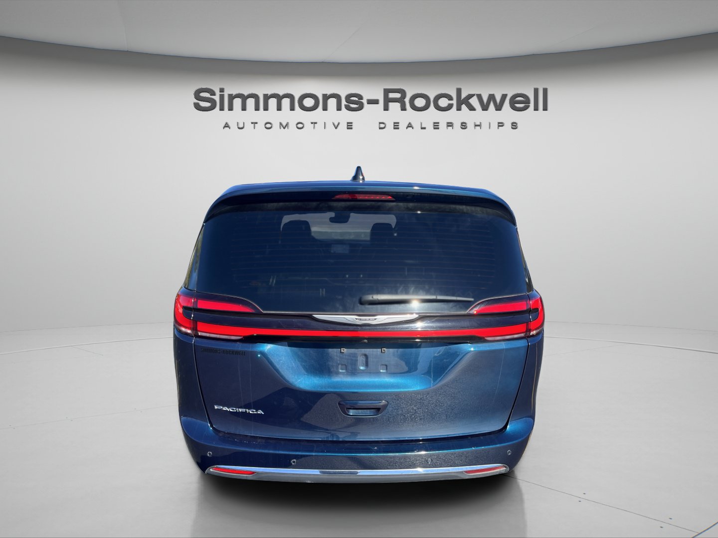 Used 2025 Chrysler Pacifica Select FWD image 4
