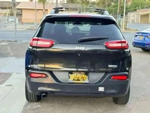 Used 2016 Jeep Cherokee Latitude FWD image 37