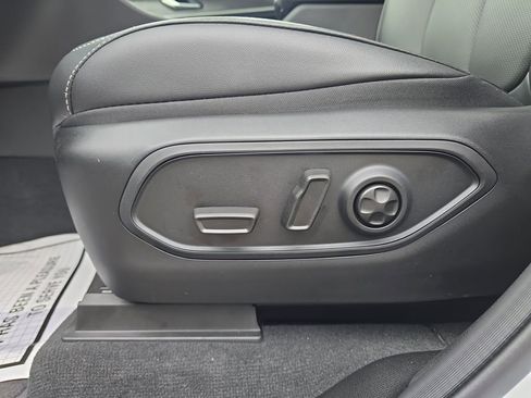 New 2025 Jeep Grand Cherokee L Limited w/ Luxury Tech Group II image 13