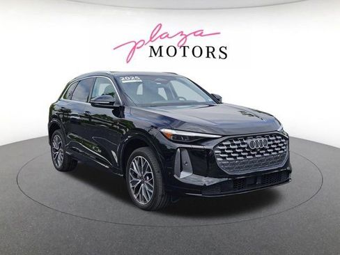 Used 2025 Audi Q5 Premium w/ Premium Plus AWD/4WD image 3
