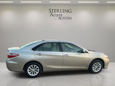 Used 2016 Toyota Camry LE image 5
