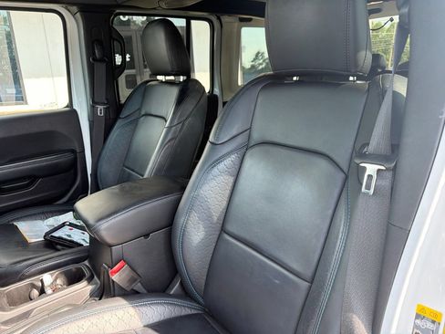 Used 2024 Jeep Wrangler High Altitude AWD/4WD image 2