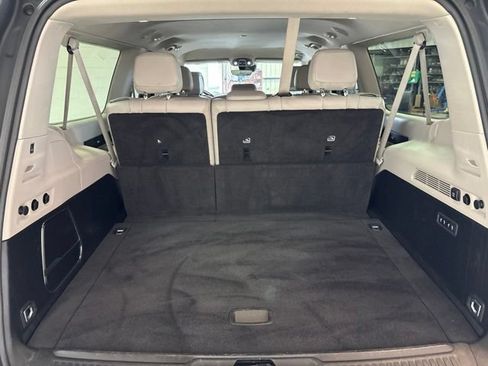 Used 2024 Jeep Wagoneer L Series II RWD image 9