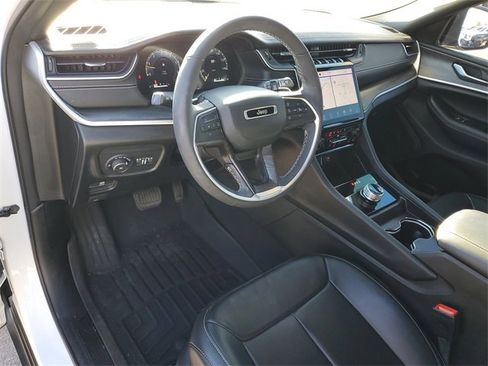 Used 2024 Jeep Grand Cherokee L Limited w/ Luxury Tech Group II image 6