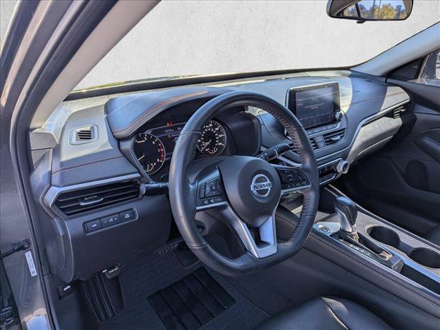 Used 2022 Nissan Altima 2.5 SR w/ Midnight Edition Package FWD image 12
