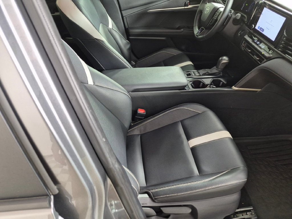 Used 2025 Toyota Camry SE w/ Convenience Package FWD image 28