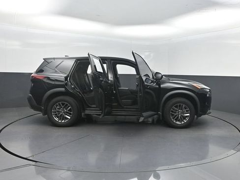 Used 2023 Nissan Rogue S AWD/4WD image 32