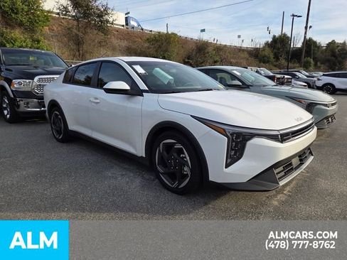 Used 2025 Kia K4 EX image 17