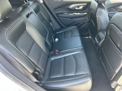 Used 2024 GMC Terrain SLT AWD/4WD image 11