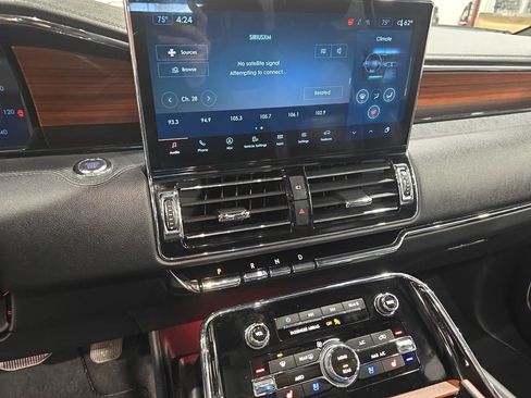 Used 2024 Lincoln Navigator Premiere image 21