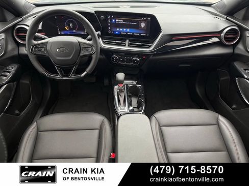 Used 2025 Chevrolet Trax RS w/ Sunroof Package FWD image 28
