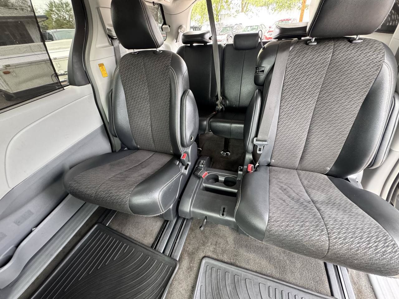 Used 2014 Toyota Sienna SE FWD image 16