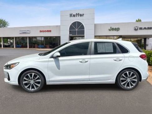 Used 2018 Hyundai Elantra GT FWD image 2
