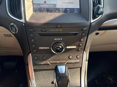 Used 2016 Ford Edge Titanium w/ Equipment Group 302A FWD image 19