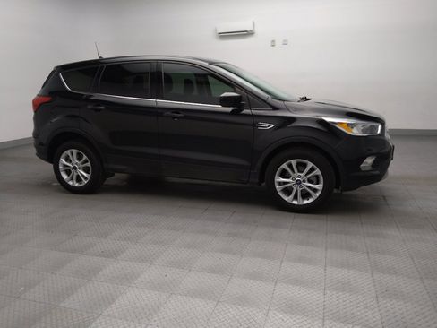 Used 2019 Ford Escape SE image 11