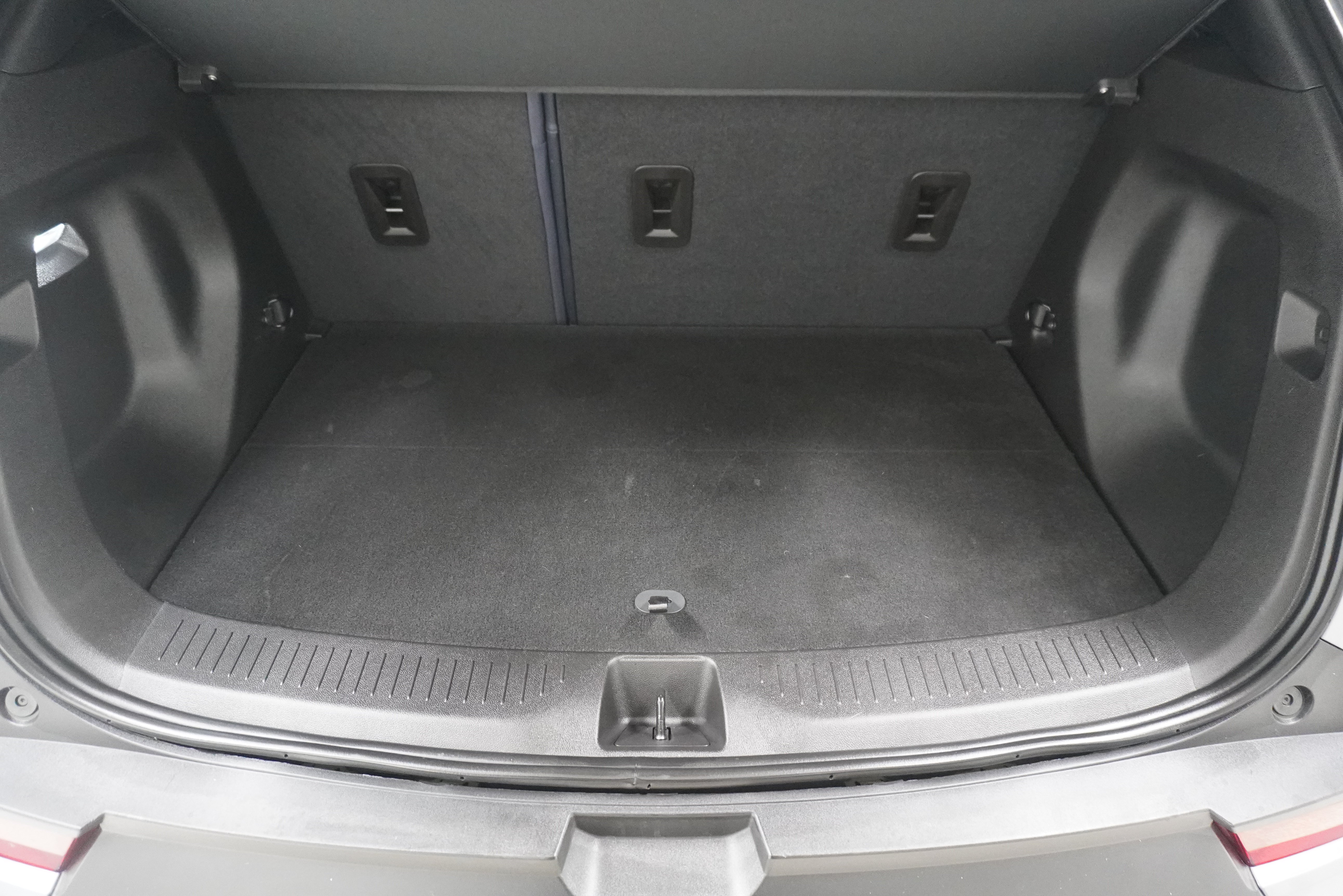 Used 2023 Chevrolet Bolt EUV LT w/ Convenience Package FWD image 25