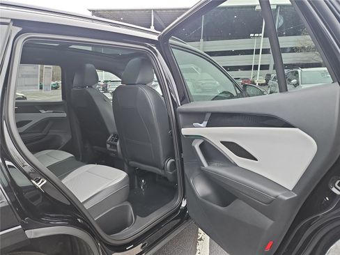 New 2026 Volkswagen Tiguan SE R-Line image 29