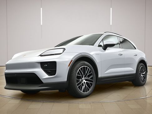 New 2026 Porsche Macan Electric RWD image 30